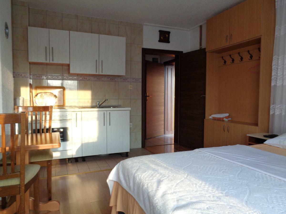 Sobe Rooms Amira Dubrave Gornje Habitación foto